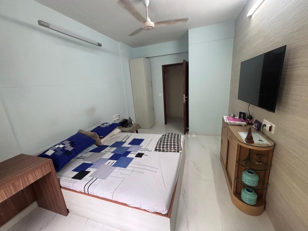Female PG, Flat Share in Goregaon East Near JP Morgan and Nirlon IT Park